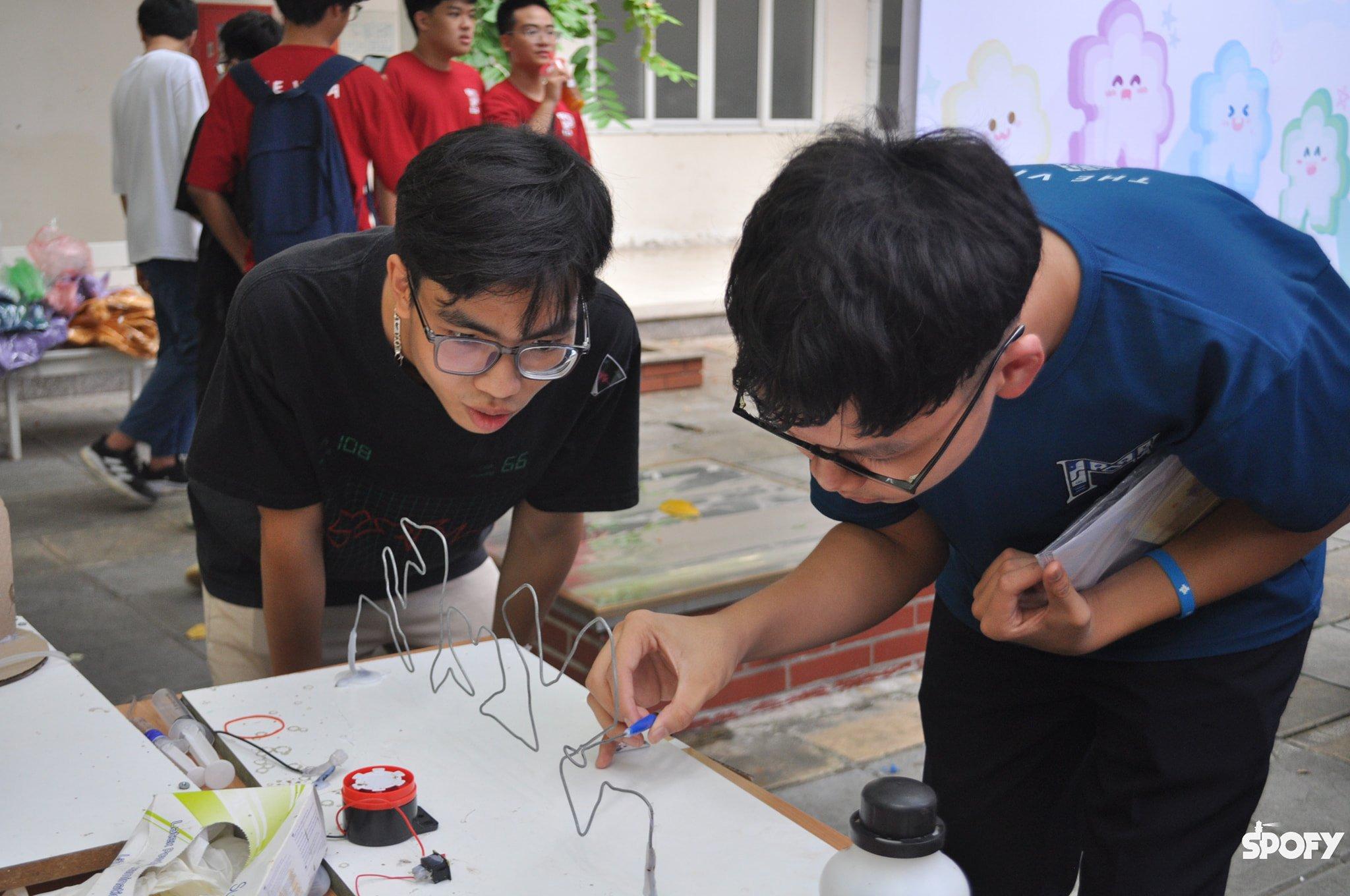 Hình ảnh hoạt động của CLB Science Propagandized Organization For Youth với URL: https://edus3.leaderbook.com/prod/upload/img/662a877b5f2a530051ac91a6-z4702239902069_06c8f74e5ab3163488ae825c8fa934c7.jpg