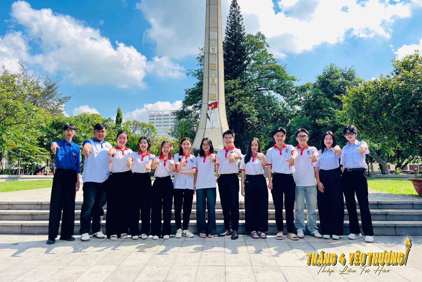 Hình ảnh hoạt động của CLB Lớp Truyền thông Văn hóa 12.1 (trường Đại học Văn hóa TP. Hồ Chí Minh) với URL: https://edus3.leaderbook.com/prod/upload/img/69463f0b921c6a005475f462-490349728_122234016458069958_1739798565456046021_n.jpg